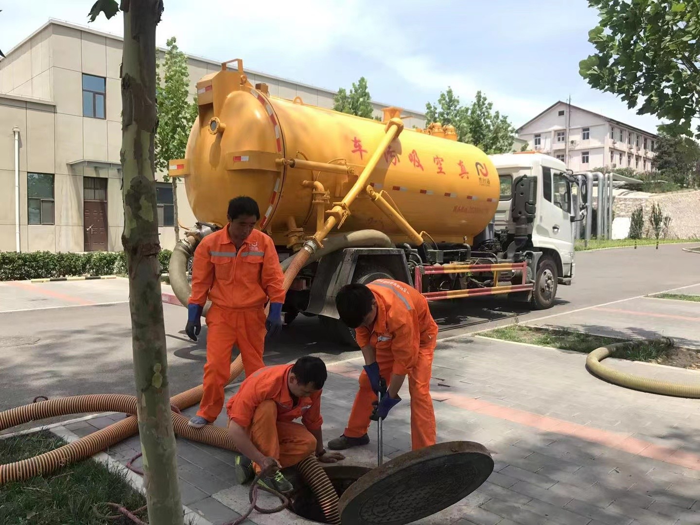 易门化粪池清理与5-8吨吸粪车施工效率分析